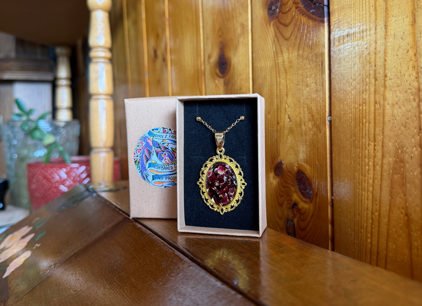 Hibiscus Gold Laced Frame Necklace