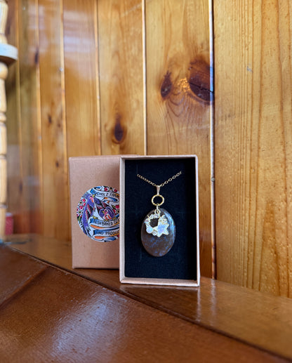 Seam Agate Cabochon & Celestial Star Wreath Necklace