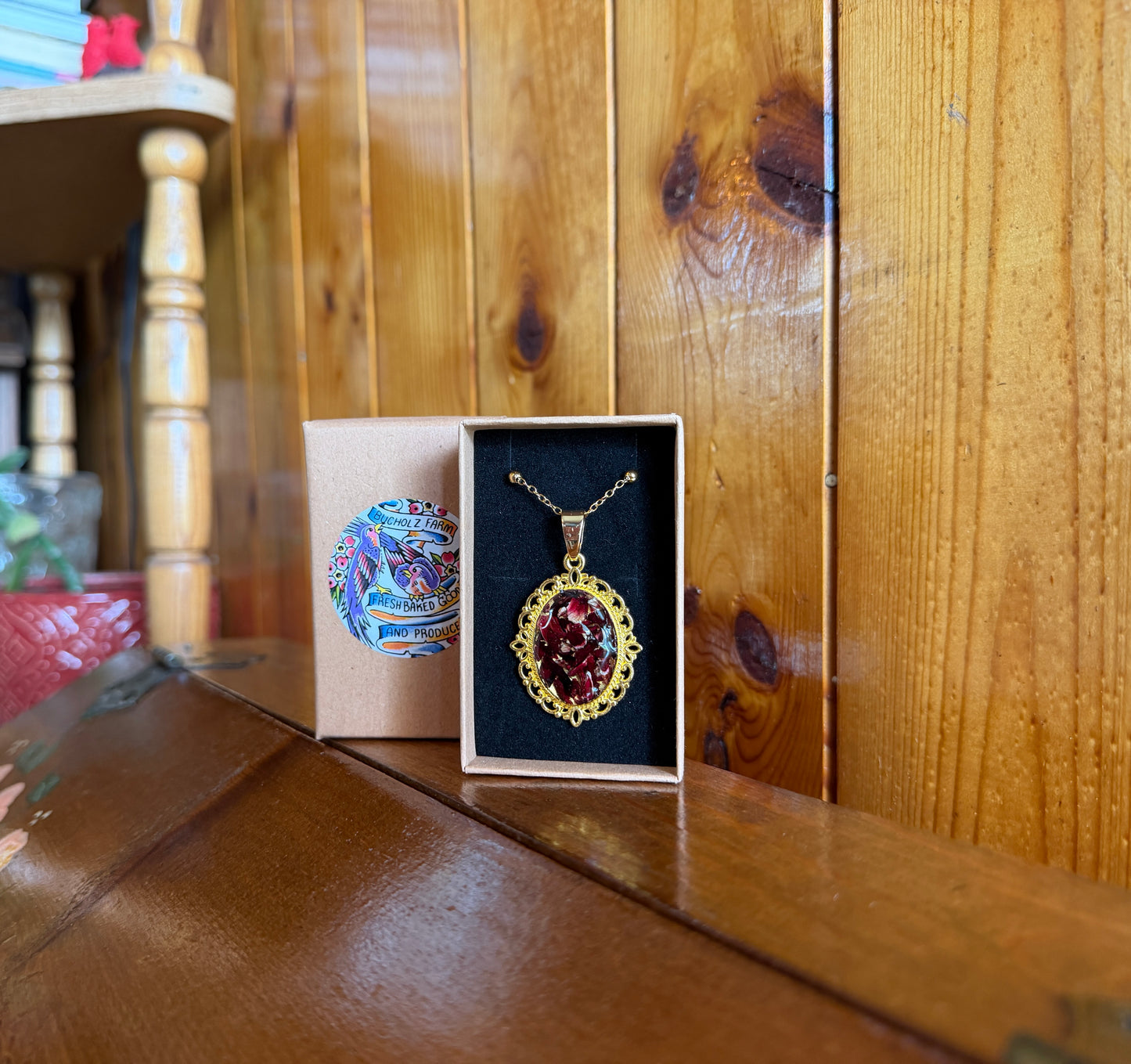 Hibiscus Gold Laced Frame Necklace