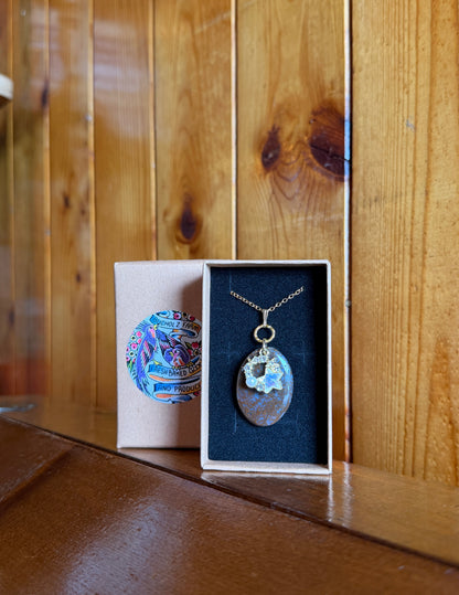 Seam Agate Cabochon & Celestial Star Wreath Necklace