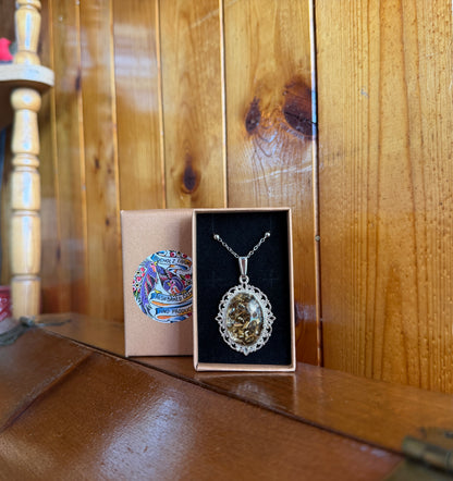 Mugwort Silver Laced Frame Necklace