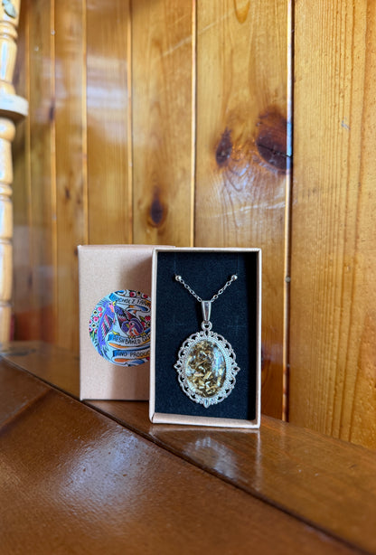 Mugwort Silver Laced Frame Necklace