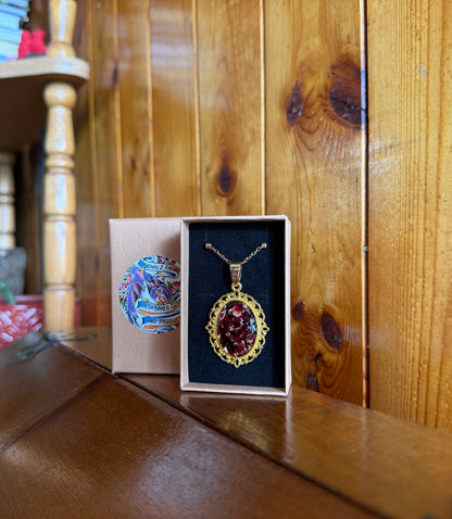 Hibiscus Gold Laced Frame Necklace