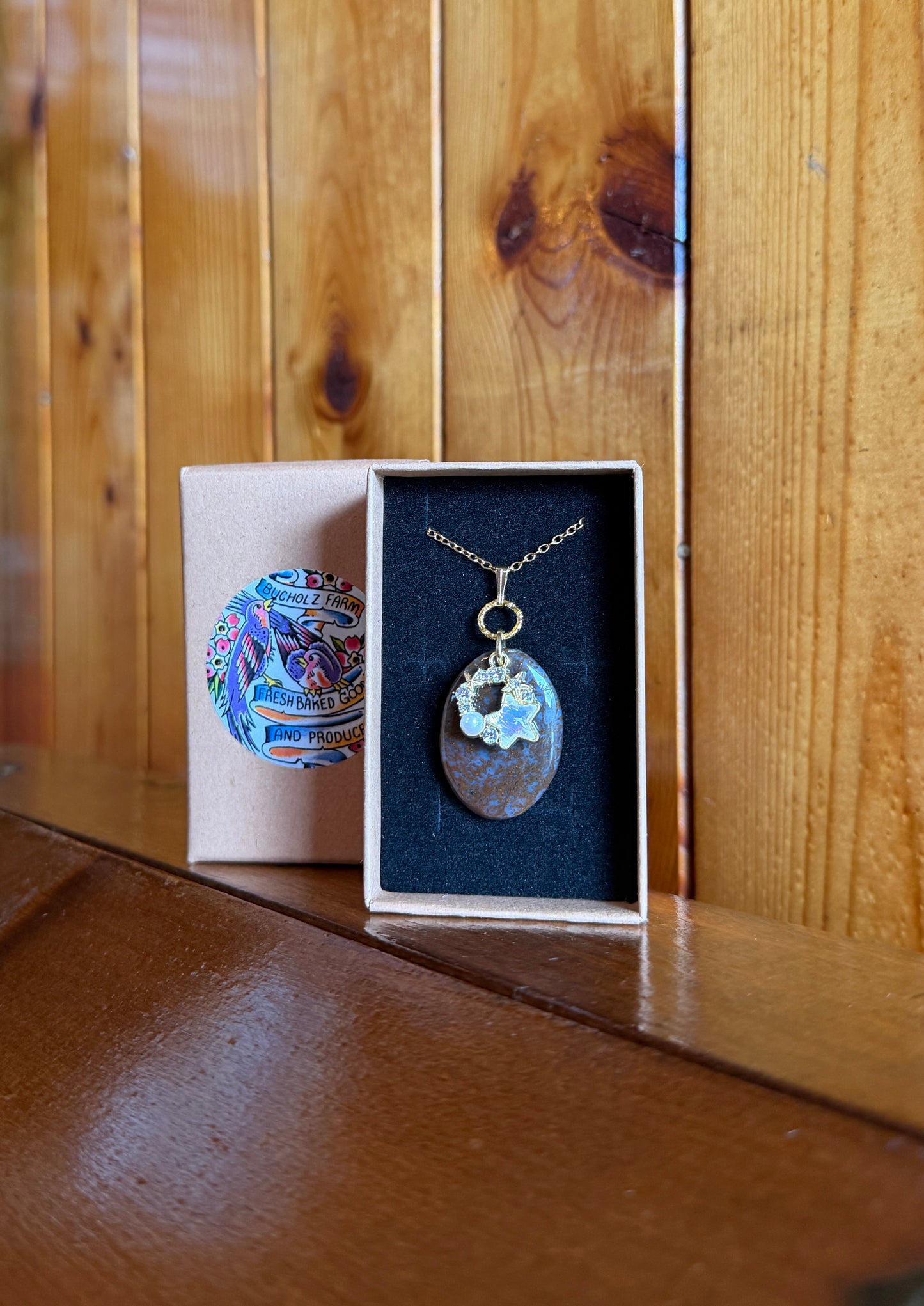 Seam Agate Cabochon & Celestial Star Wreath Necklace