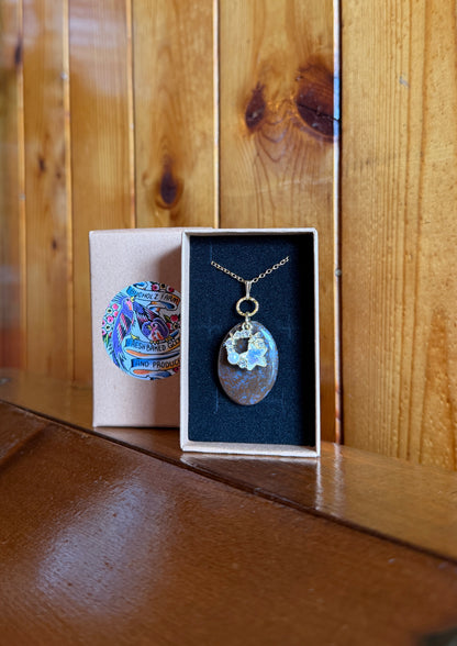 Seam Agate Cabochon & Celestial Star Wreath Necklace